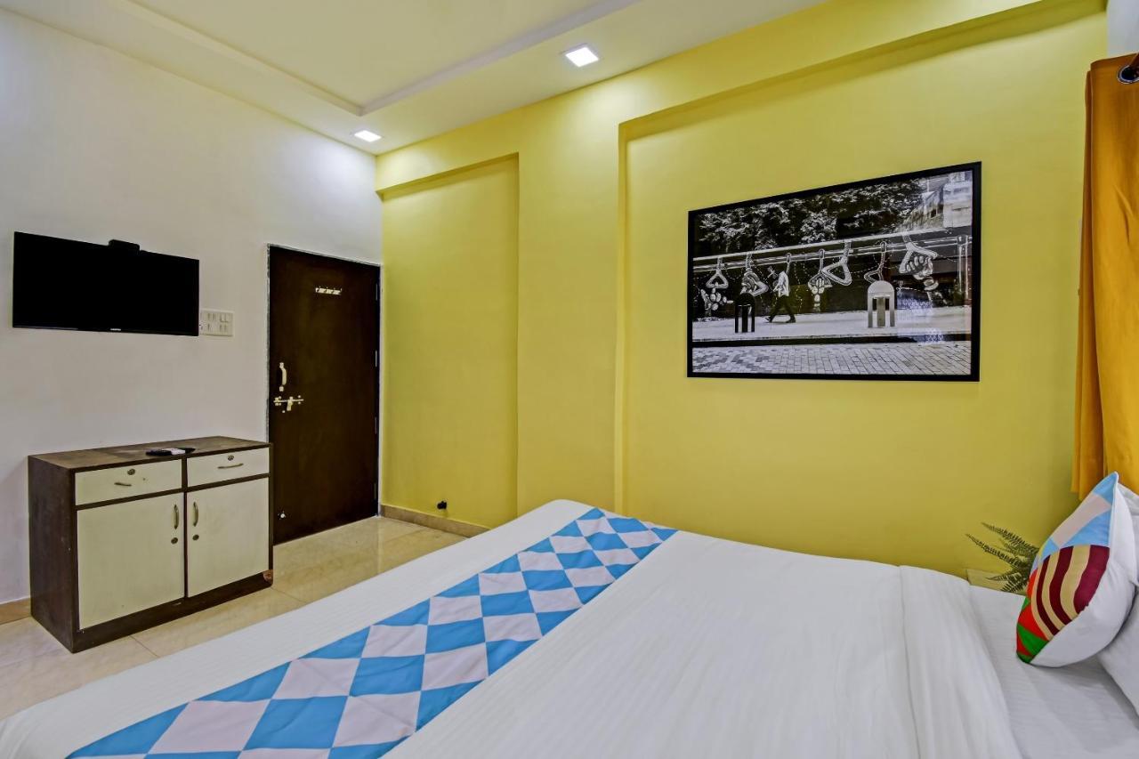 Vaccinated Staff - OYO Home 78047 Alluring Stay Pimpri Pimpri-Chinchwad Exterior foto